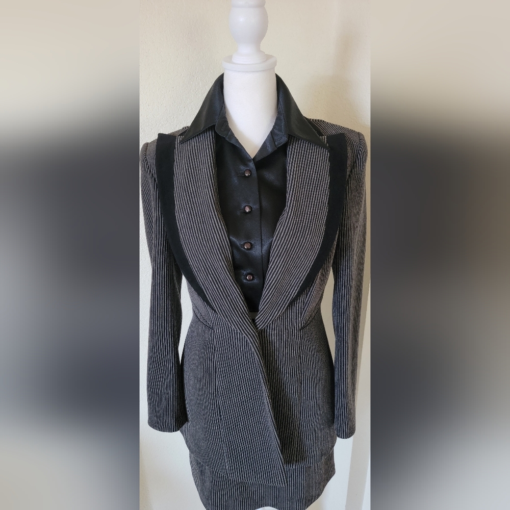 Tom Klaim Detachable Collar Suite, size 8. - Picture 2 of 6
